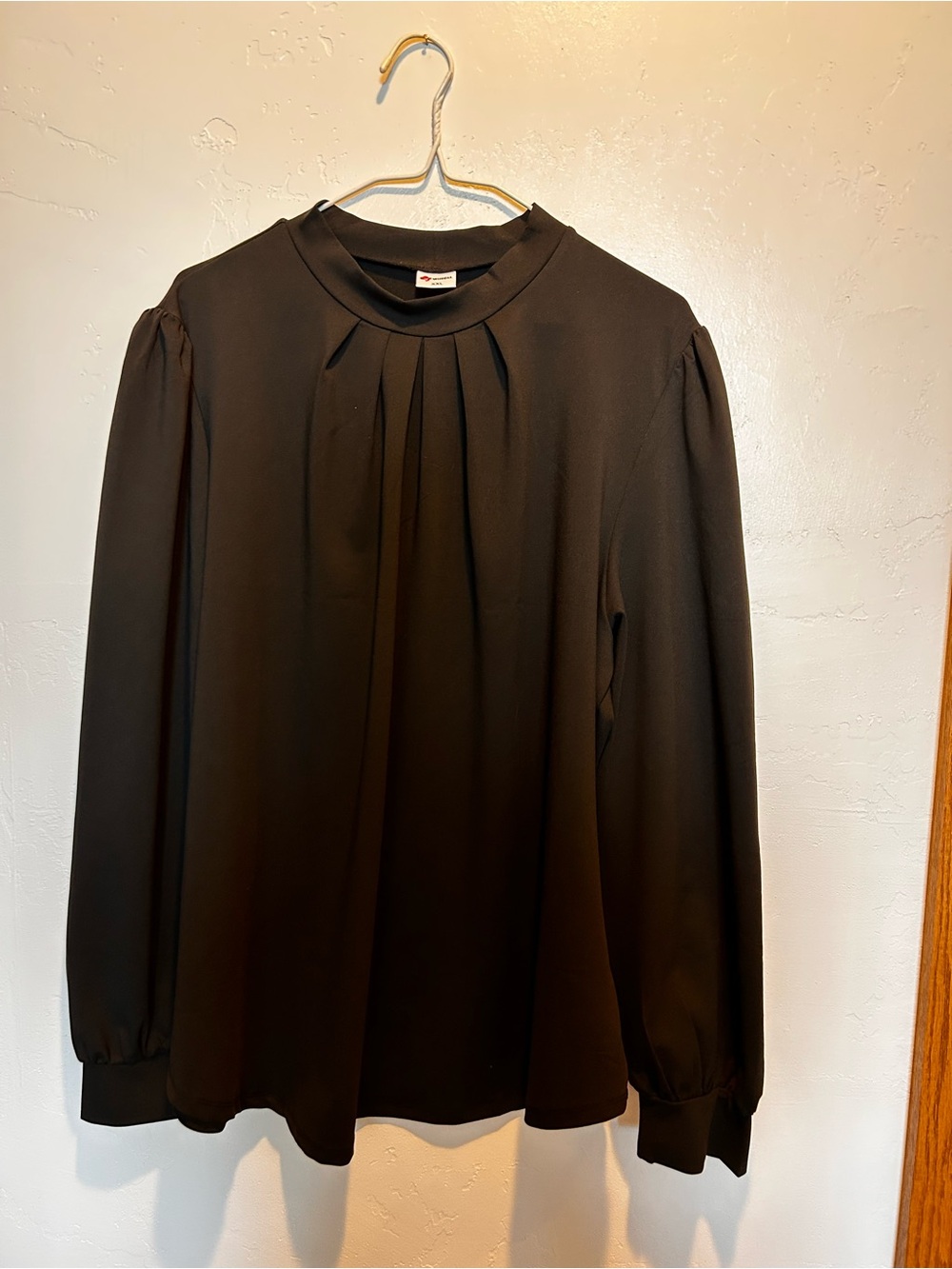 Elegant Black Pleated Long-Sleeve Blouse